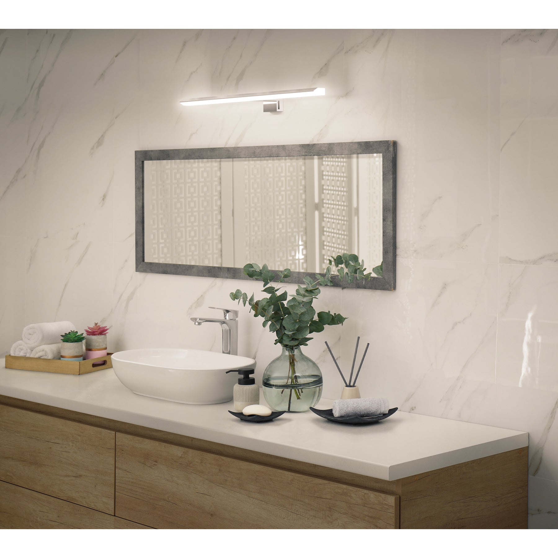 Luminario LED de pared para baño 10W 4000K, lineal, VOLTECK