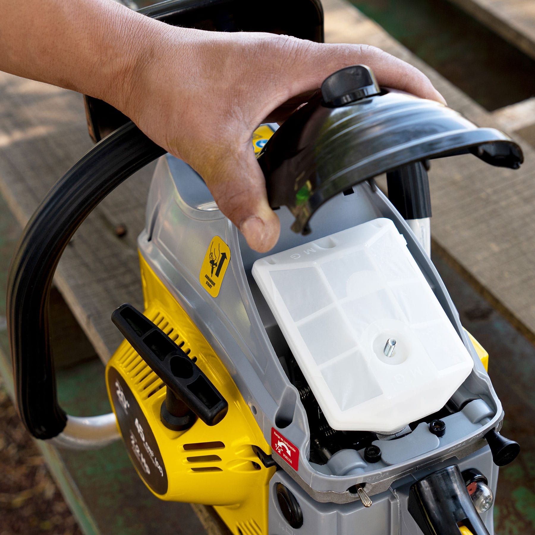 Motosierra 45 cc a gasolina con barra de 20", PRETUL