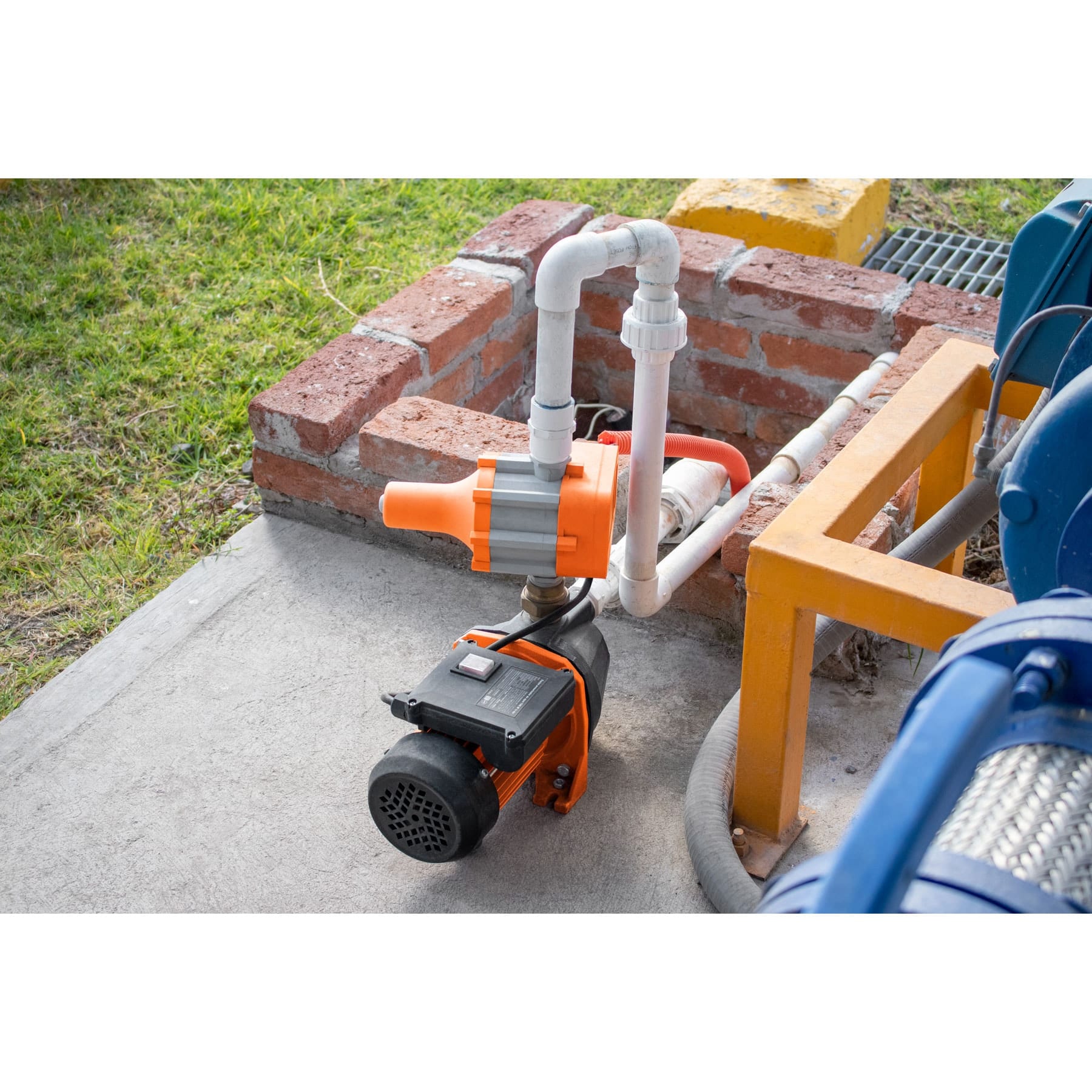 Bomba presurizadora jet hierro 1 HP con control, TRUPER