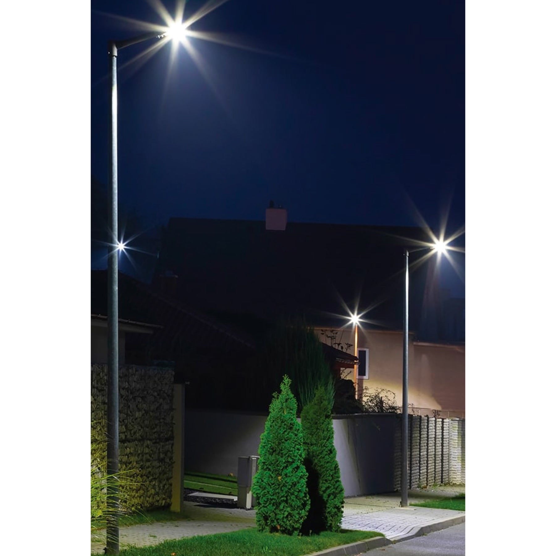 Luminario suburbano ABS con foco LED 30W 6500K sensor de luz